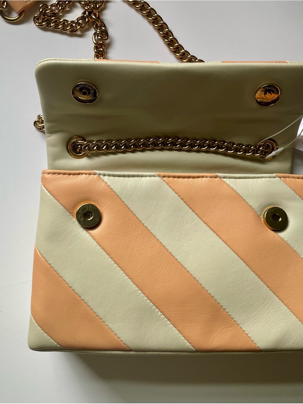 Kurt Geiger London Peach & Cream Quilted Shoulder Bag with Gold Chain, NWT - Picture 4 of 10